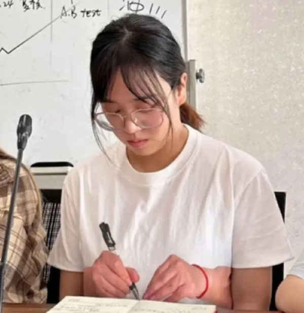 공부하는 것처럼 선생님을 속일 수 있는 티셔츠.jpg