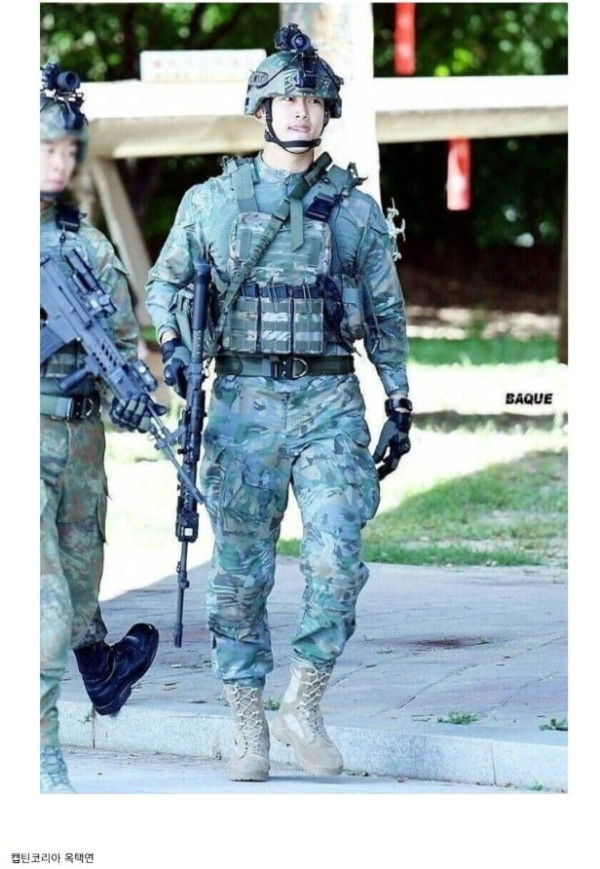 연예인 군복 3대장.jpg